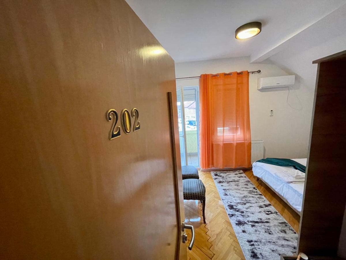 Kosovo Polje Madigan'S Hotel מראה חיצוני תמונה