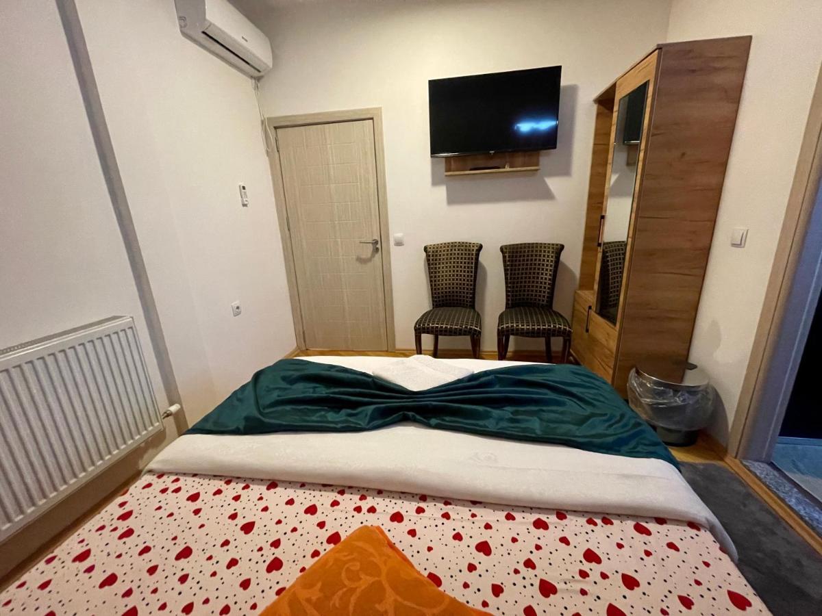 Kosovo Polje Madigan'S Hotel מראה חיצוני תמונה