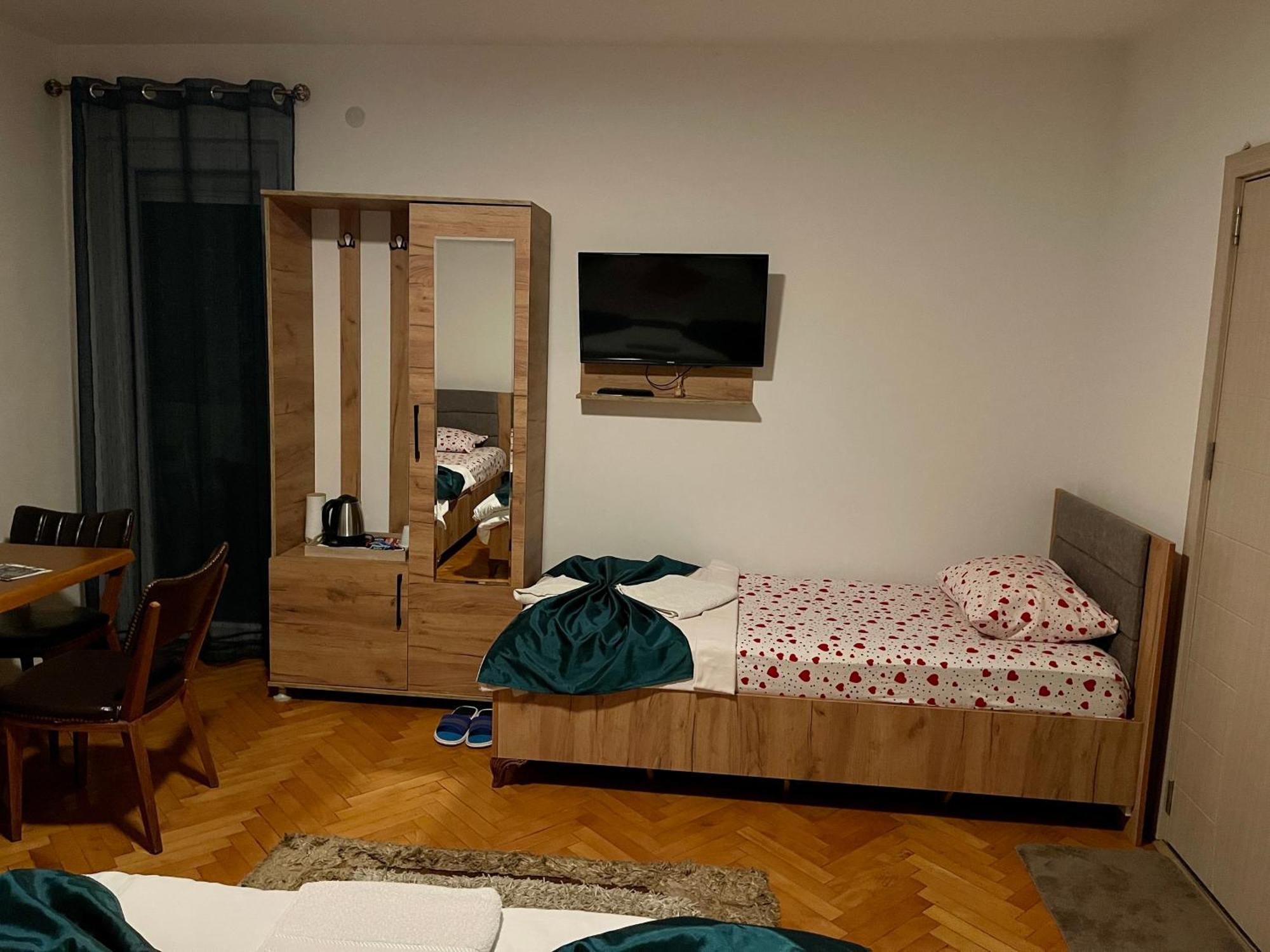 Kosovo Polje Madigan'S Hotel מראה חיצוני תמונה