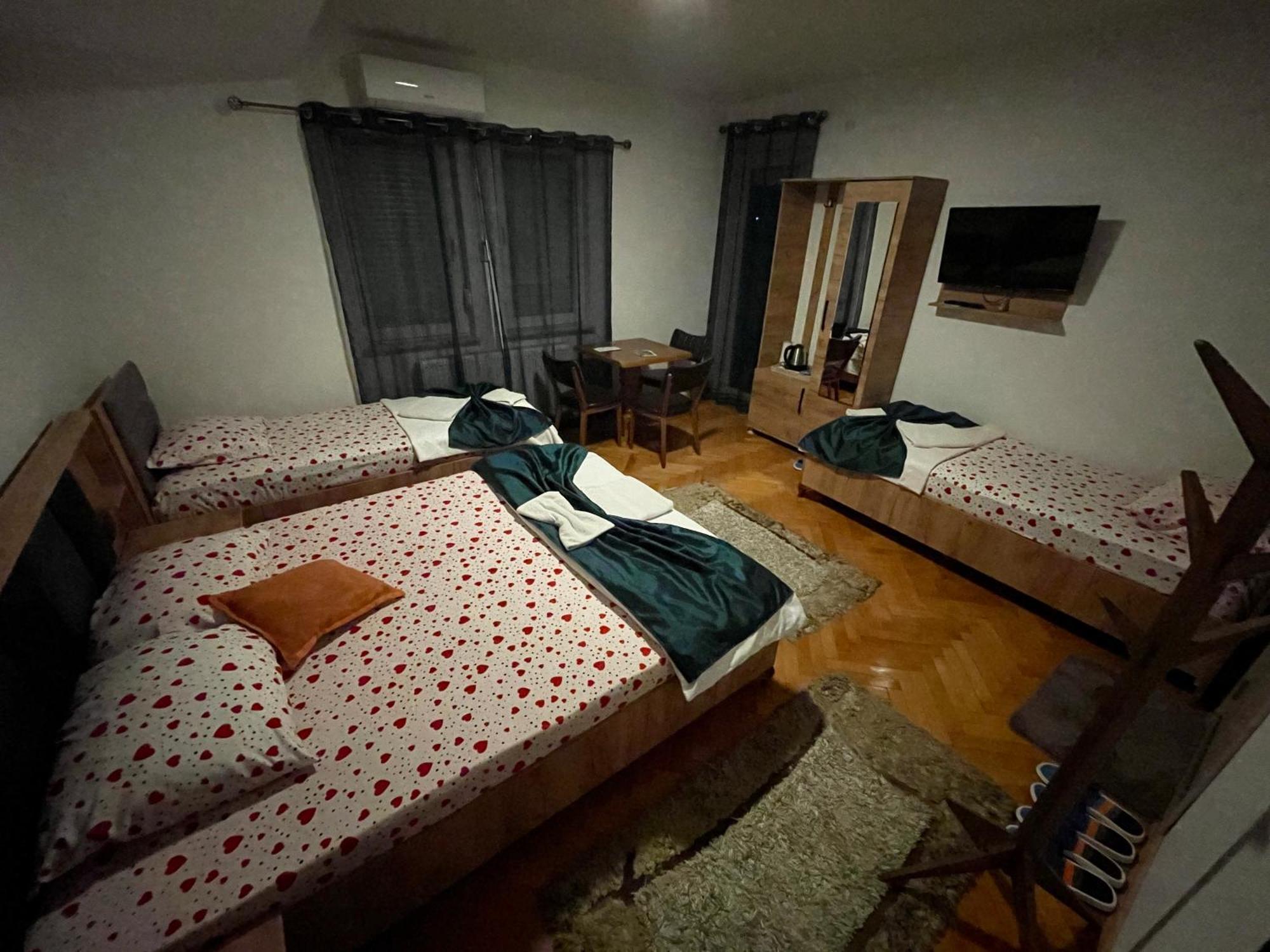 Kosovo Polje Madigan'S Hotel מראה חיצוני תמונה