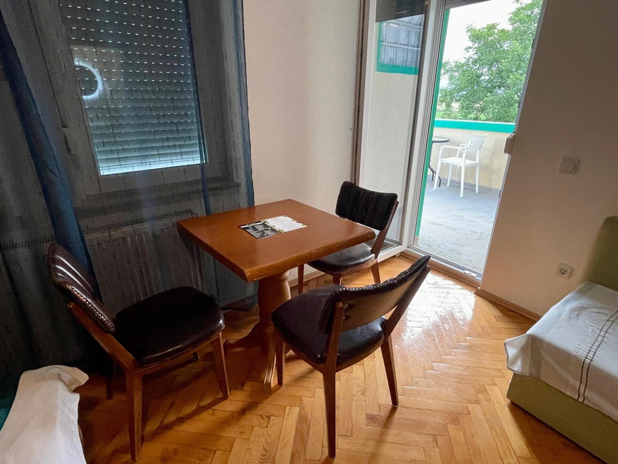 Kosovo Polje Madigan'S Hotel מראה חיצוני תמונה